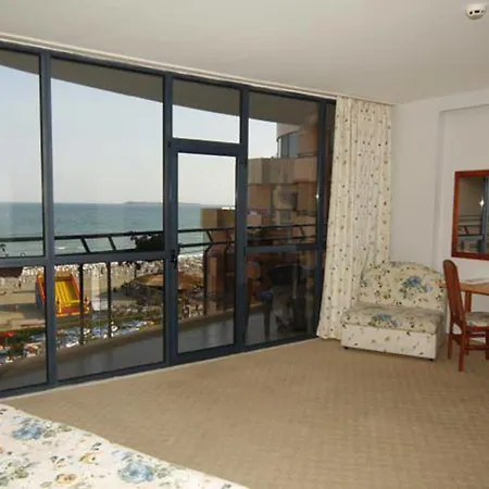 Fiesta M & Marlin ホテル