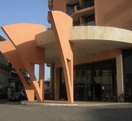 Fiesta M & Marlin فندق 4*