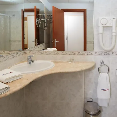 Fiesta M & Marlin فندق 4*