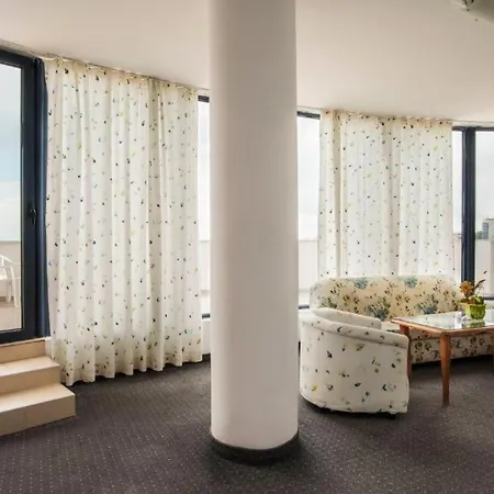 Fiesta M & Marlin ساني بيتش