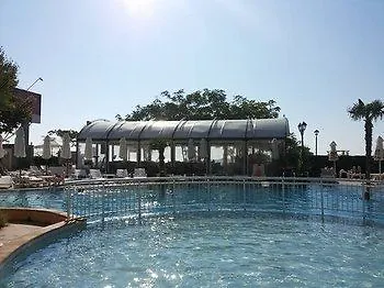 Fiesta M & Marlin فندق